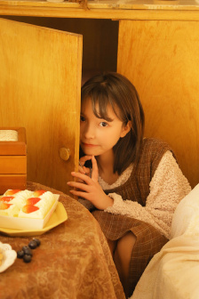 女子裸奔